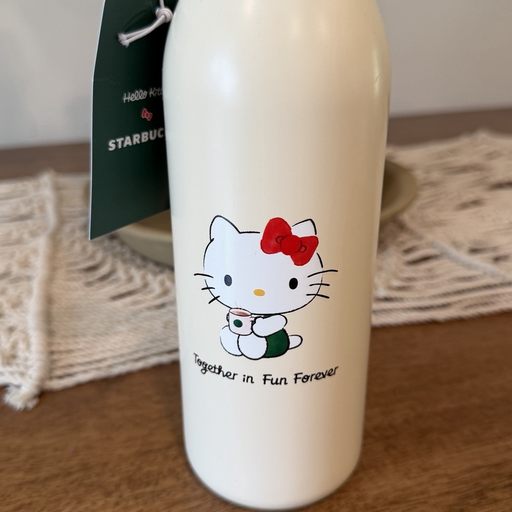 Hello Kitty x Starbucks Limited Edition 20oz Stainless Steel Water Bottle NEW - Picture 2 of 3